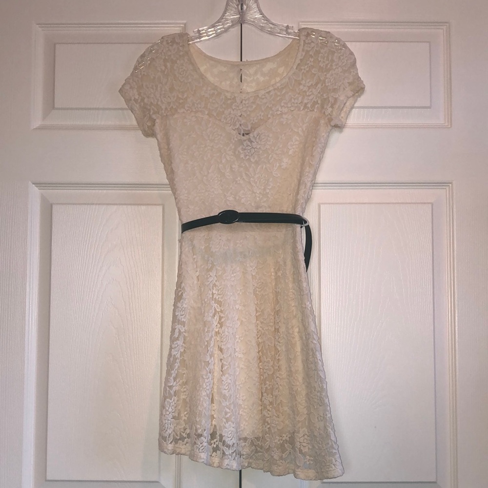 LACE SWEETHEART NECKLINE DRESS